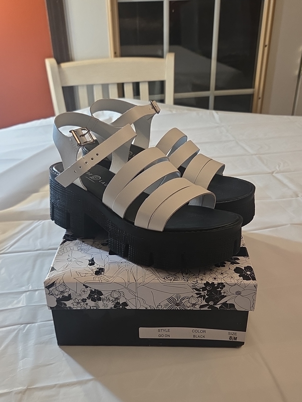 Chinese Laundry White Strappy Platform Sandal with Black Sole 8.5M